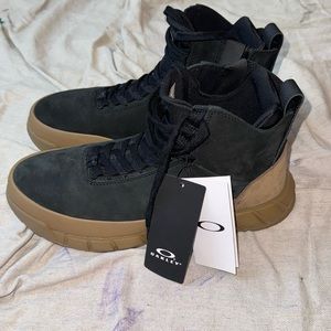 NWT Oakley coyote mid zip boot. Brand new never worn.